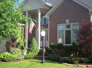 969 Maidstone Dr, Rochester Hills, MI 48307