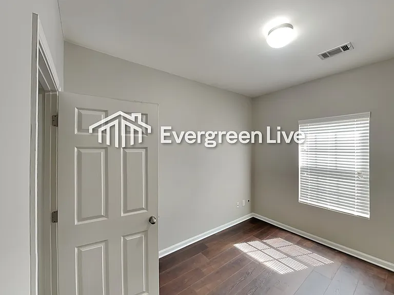 5060 Pioneer Pkwy — Photo 10