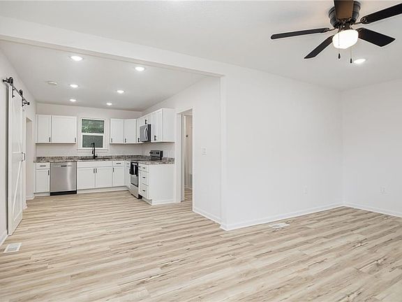 5th image of 3815 E Ayrlawn Dr