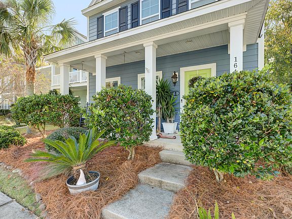 3rd image of 1645 Sparkleberry Ln