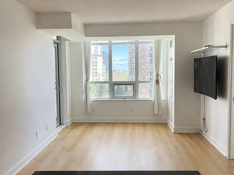 330 Burnhamthorpe Rd S #708 — Photo 8