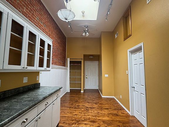 2nd image of 410.5 S Pearl St #3