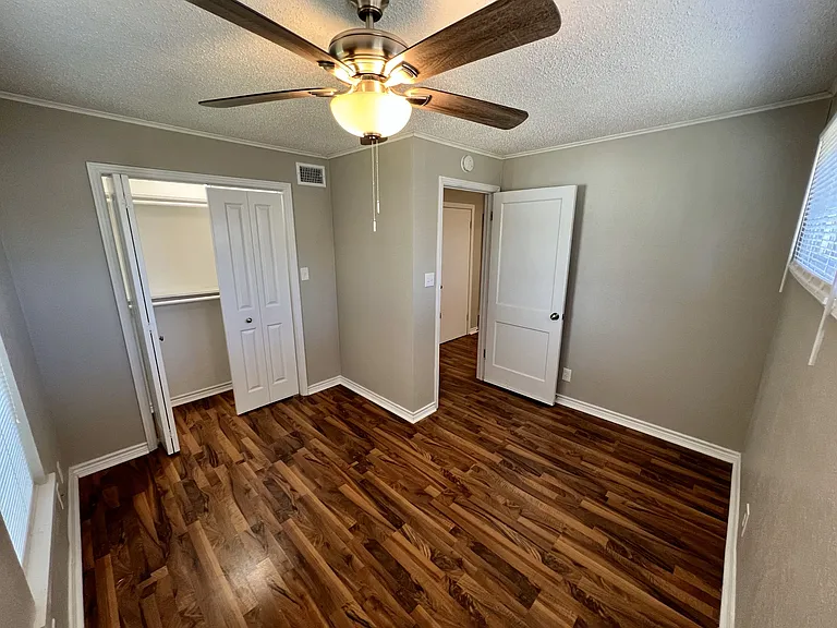3225 Knox St — Photo 27