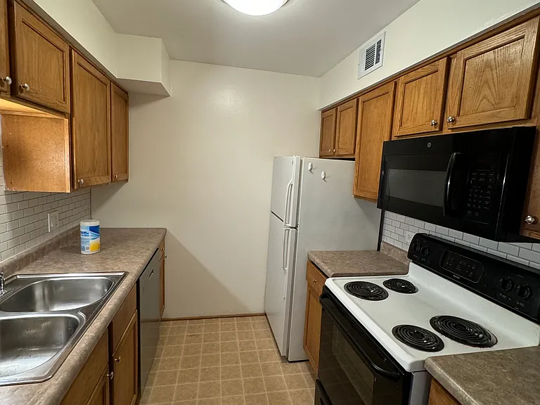 6172 Knoll Lane Ct #207 — Photo 3