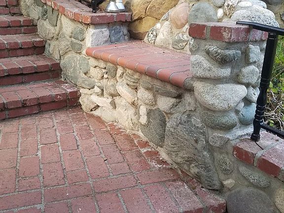 Sitting area in walk up