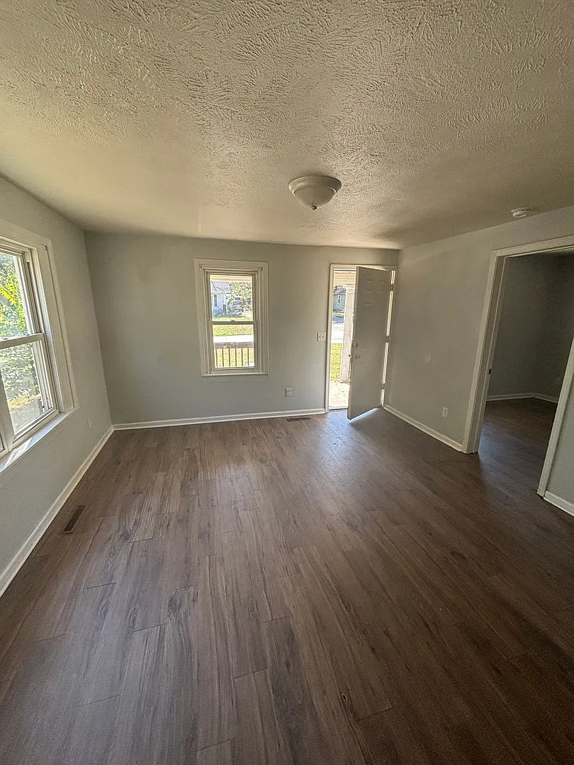 Charming 3-Bedroom Home with Fenced Backyard & Detached Garage! — Photo 2