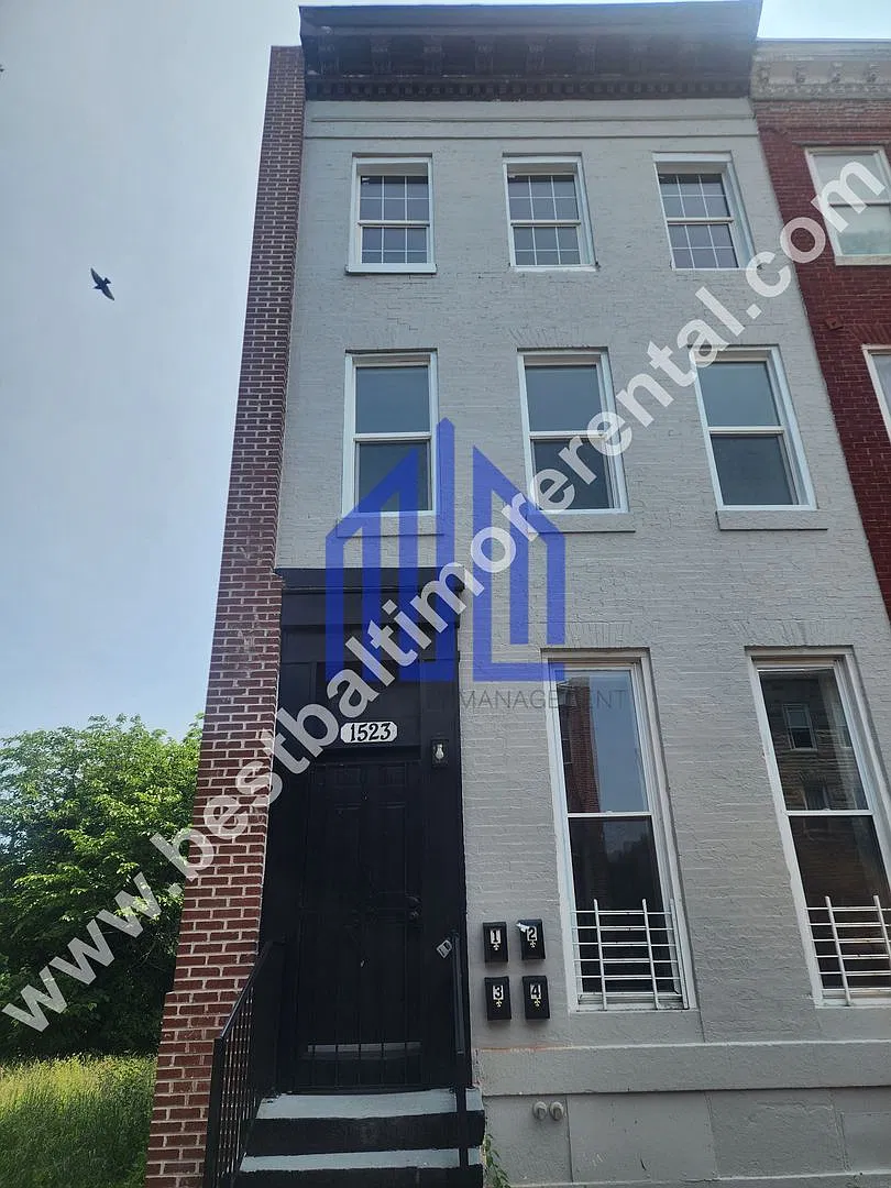 1523 W Lexington St — Photo 1