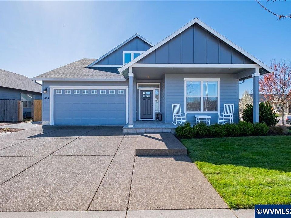 1st image of 895 Chestnut St