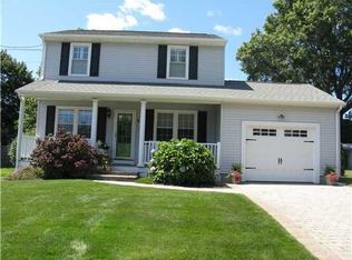 13 Cross Rd, Narragansett, RI 02882