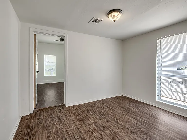 515 W Martin St — Photo 25