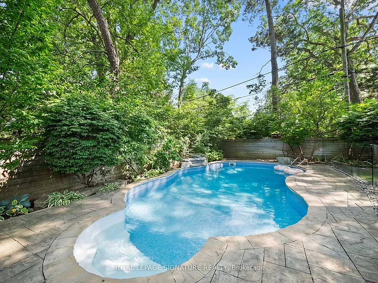 74 Fallingbrook Dr — Photo 39