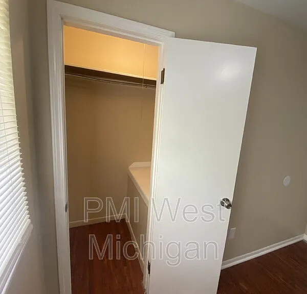 6081 In The Pines Dr SE — Photo 12