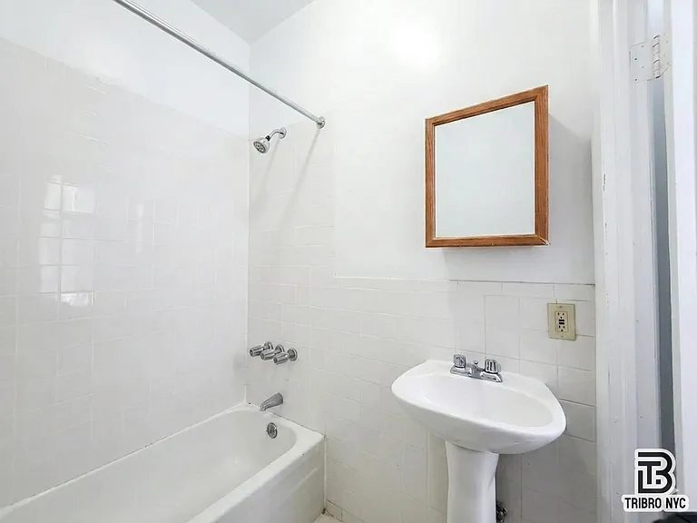 488 Saint Nicholas Ave #2B — Photo 4