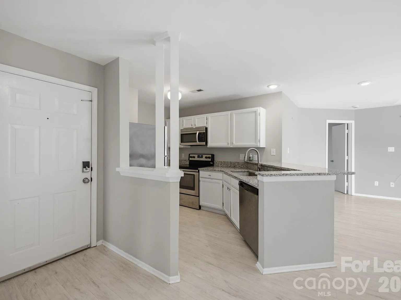 2 bed, 2.0 bath, 874 sqft, $2,100 — Photo 3