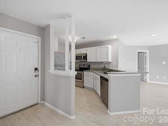 3rd image of 18841 Vineyard Point Ln