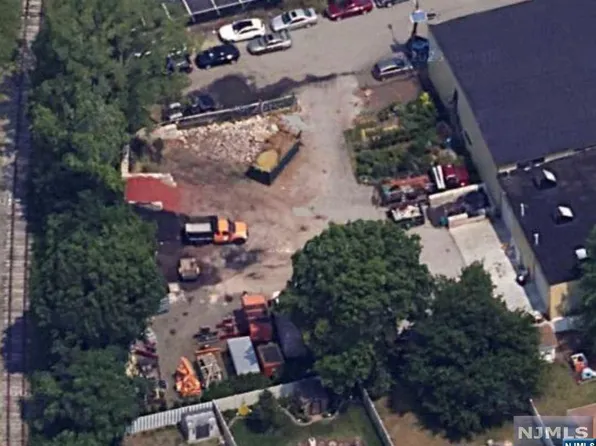2 Stefanic Ave, Elmwood Park, NJ 07407