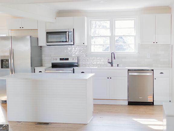 5th image of 203 S Chilton Cres