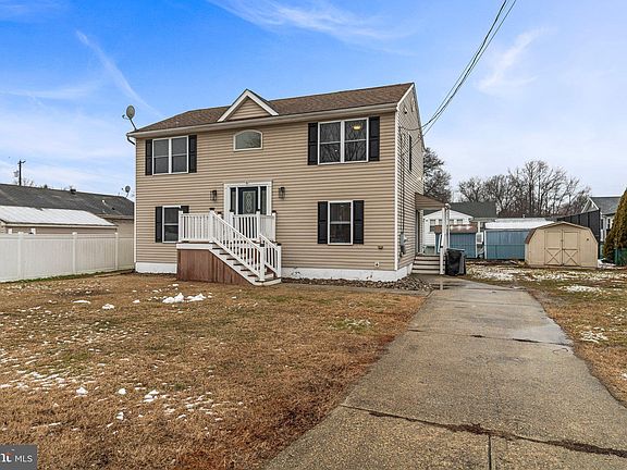2nd image of 9 Holly Dr