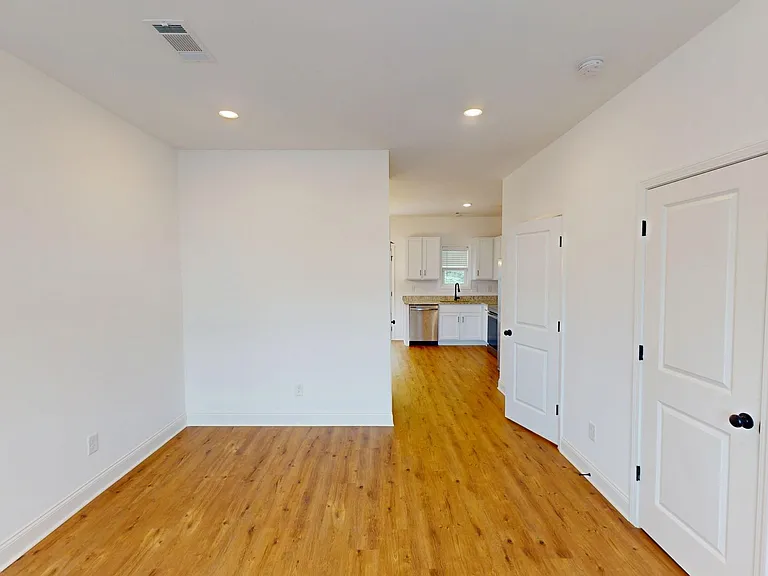 852 Levitan Dr — Photo 10