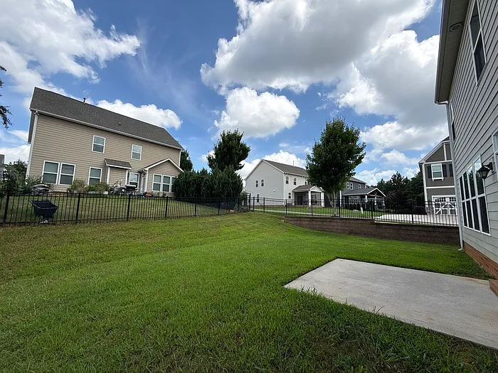 1019 Dunhill Ln — Photo 23
