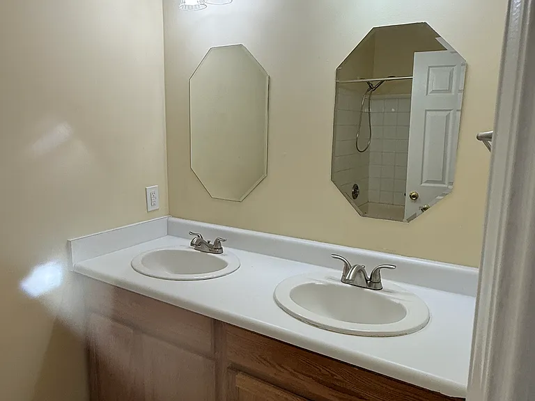 918 Egmont St #918 — Photo 6