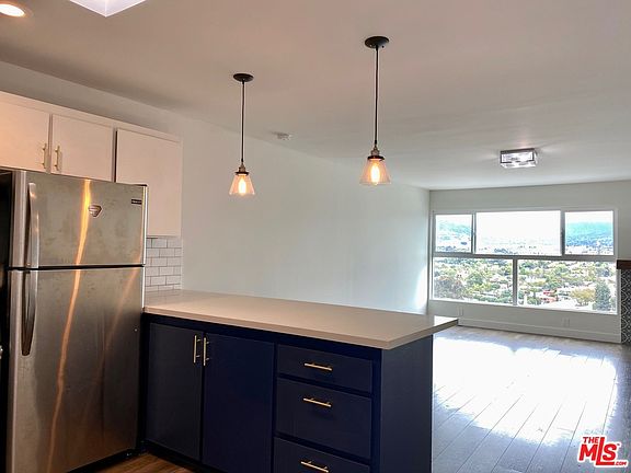 2nd image of 2975 Waverly Dr #15
