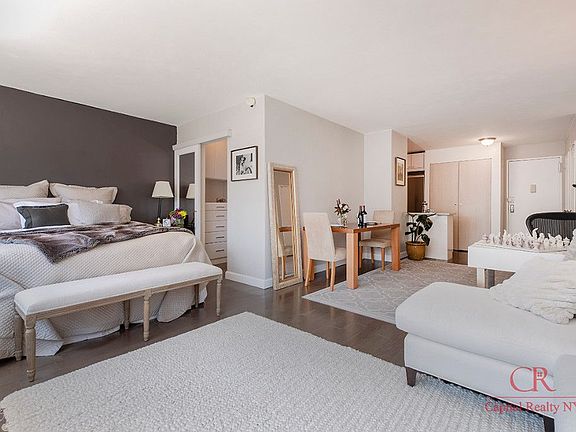 4th image of 165 W End Ave APT 21L