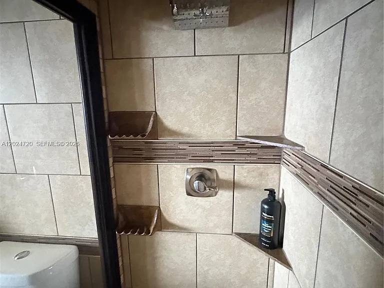 111 Lake Emerald Dr #302 — Photo 10