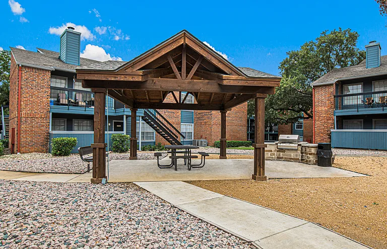 Oaks of Lewisville Apartments — Photo 31