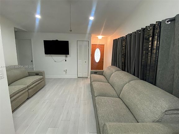 5th image of 13815 SW 54th St