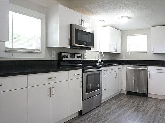 4th image of 1634 Evergreen St