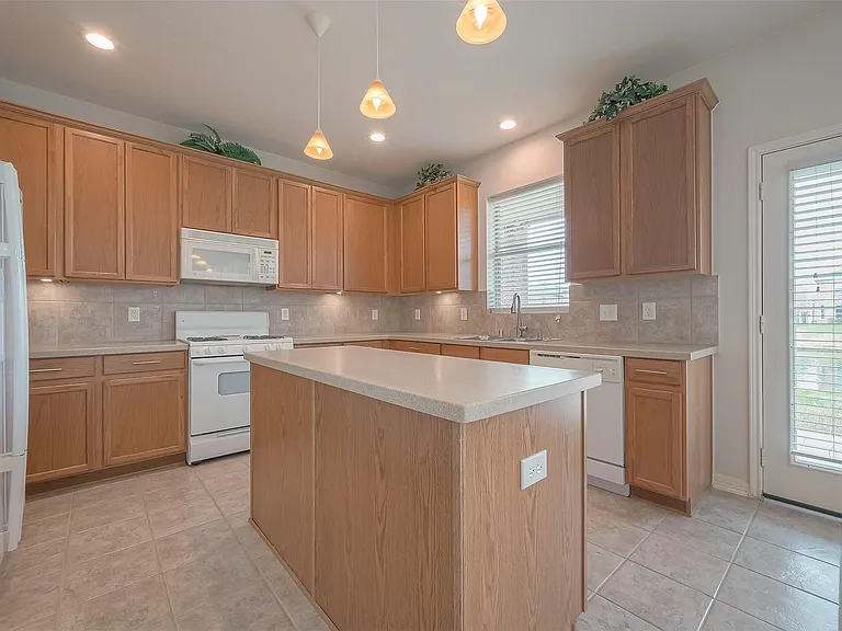 18118 Billabong Crescent Ct — Photo 16