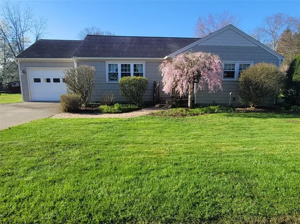 3218 Country Club Rd, Endwell, NY 13760
