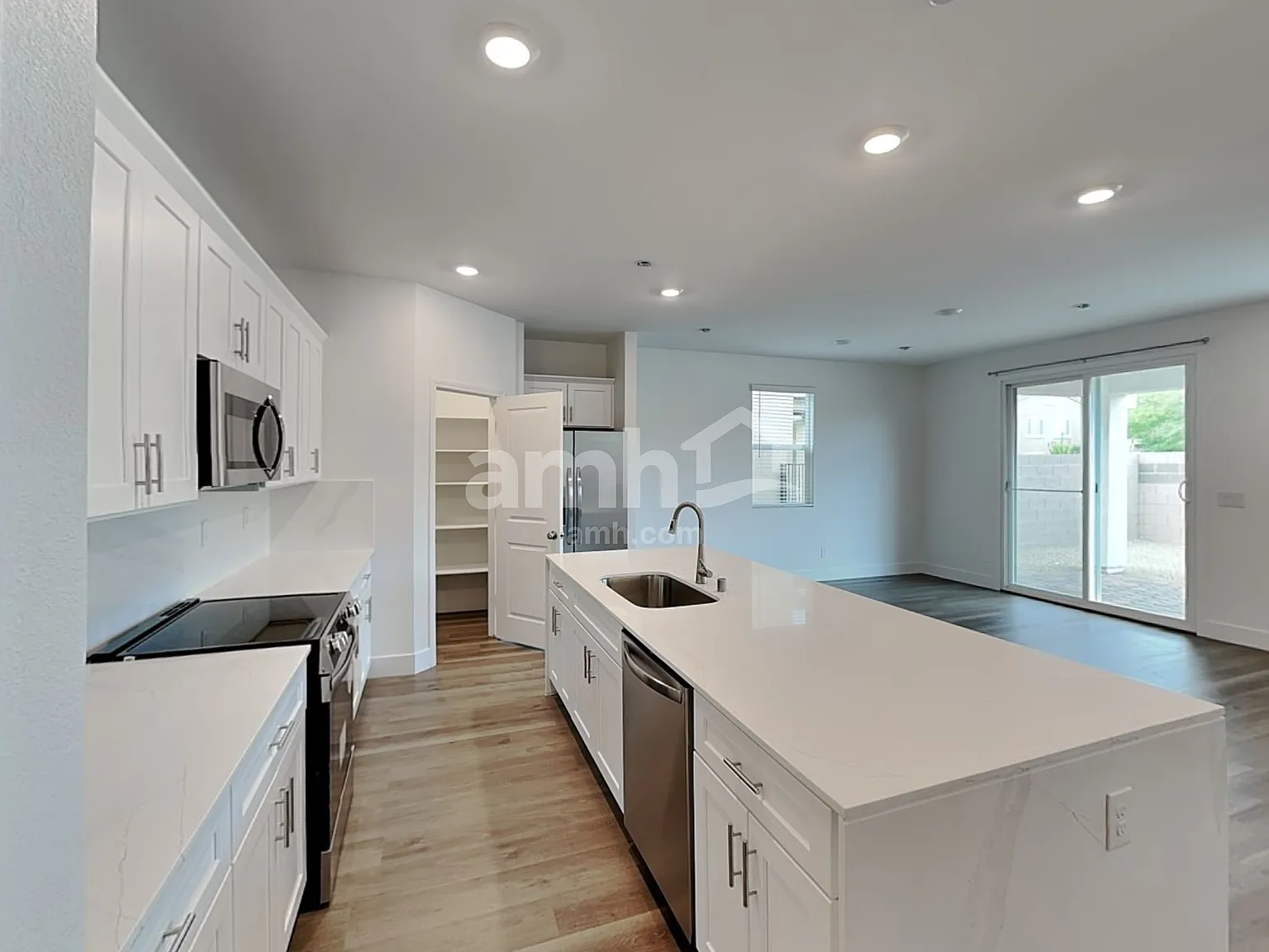 4 bed, 3.0 bath, 2239 sqft, $2,680 — Photo 4