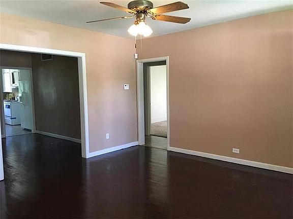 3rd image of 325 Ross Ave