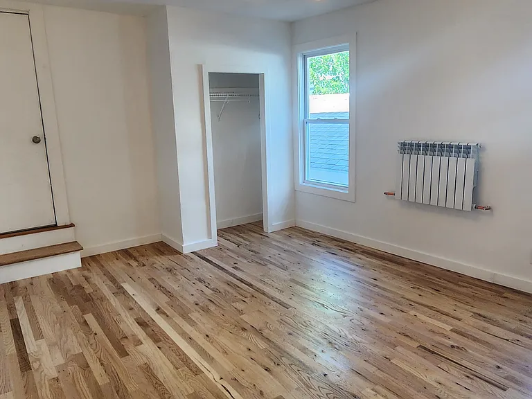 725-727 Warren St #3 — Photo 15