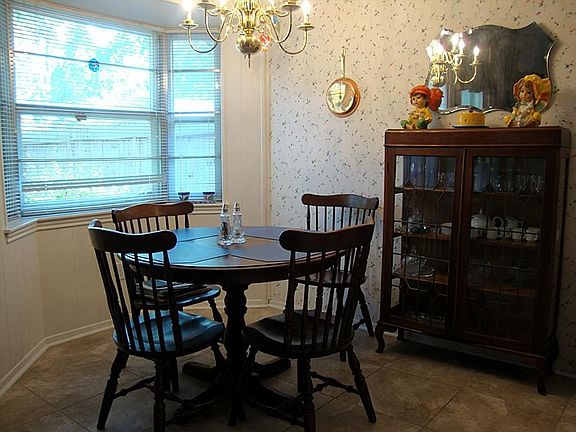 4th image of 13543 Fernhill Dr
