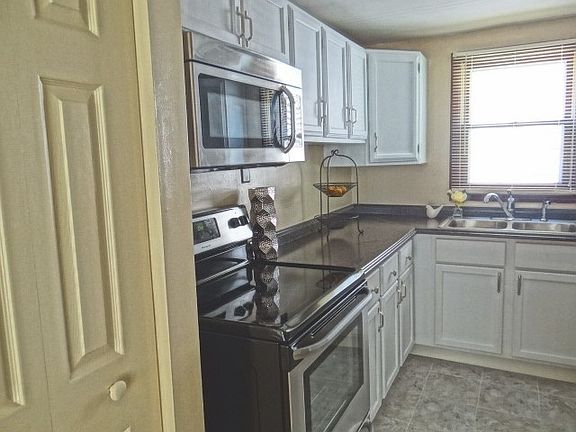 4th image of 1511 Grove St