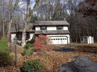29 Northwood Dr, Malta, NY 12020