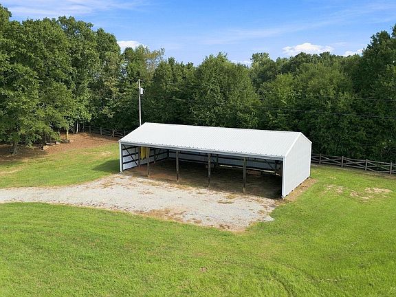 3rd image of 205 Clement Rd