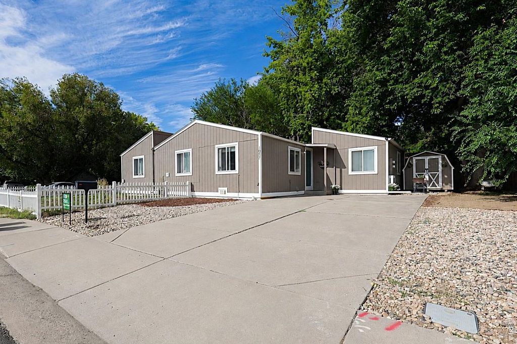 1057 E 5th St