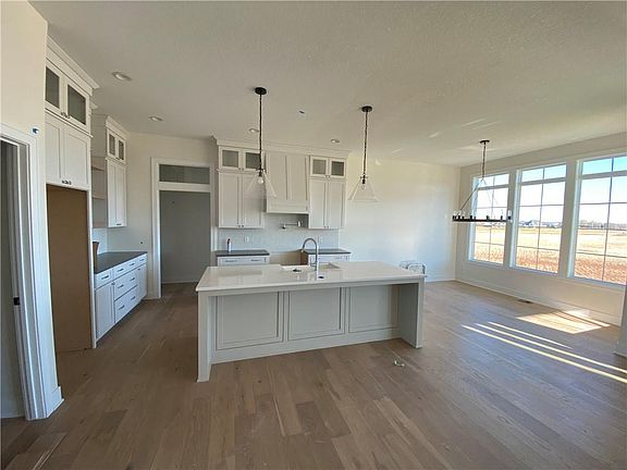 4th image of 2930 Glenwood Dr