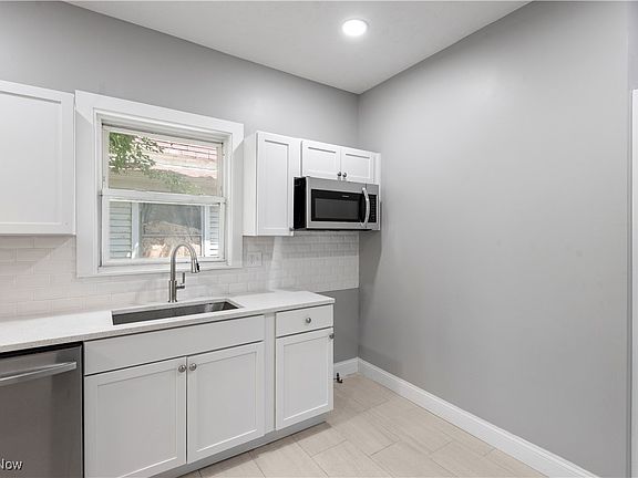 4th image of 13803 McElhattan Ave