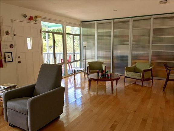 2nd image of 1424 Corona Dr