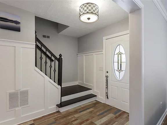 4th image of 2396 Southern Oak Dr SW