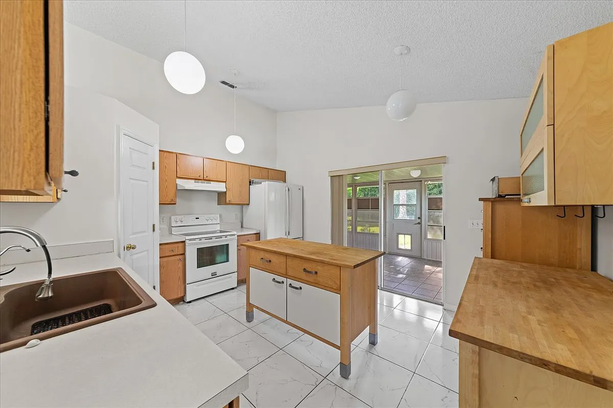 3 bed, 1292 sqft, $2,000 — Photo 4