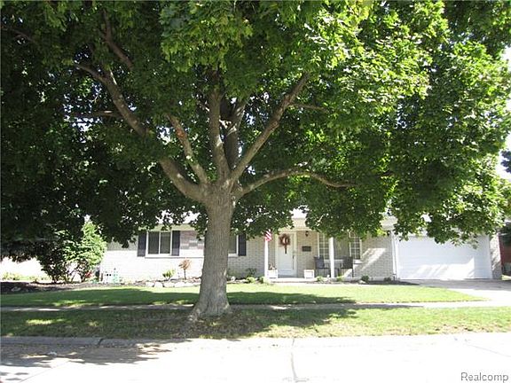 3rd image of 35681 Elmira St