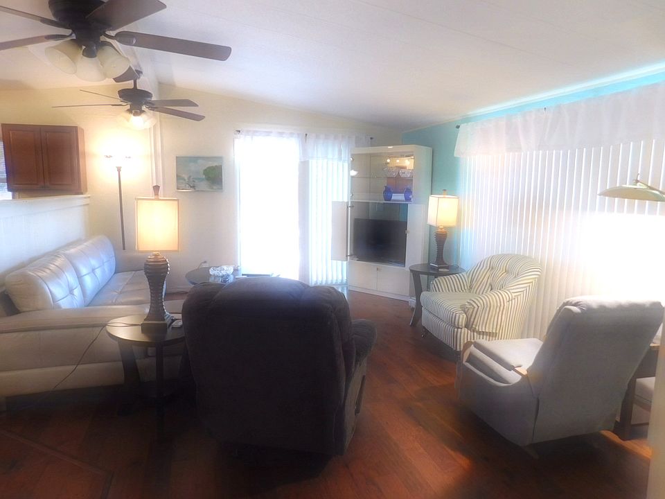 1st image of 821 Calamondin Ct