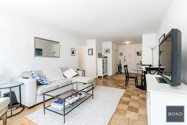 Rented by Bond New York | media 12