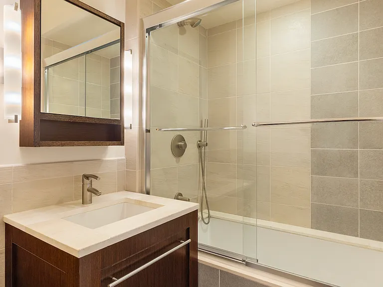 101 W 24th St #10D — Photo 10